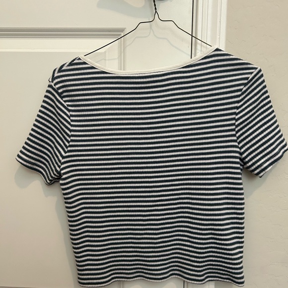 Levi’s Ribbed Button Tee - Picture 6 of 6